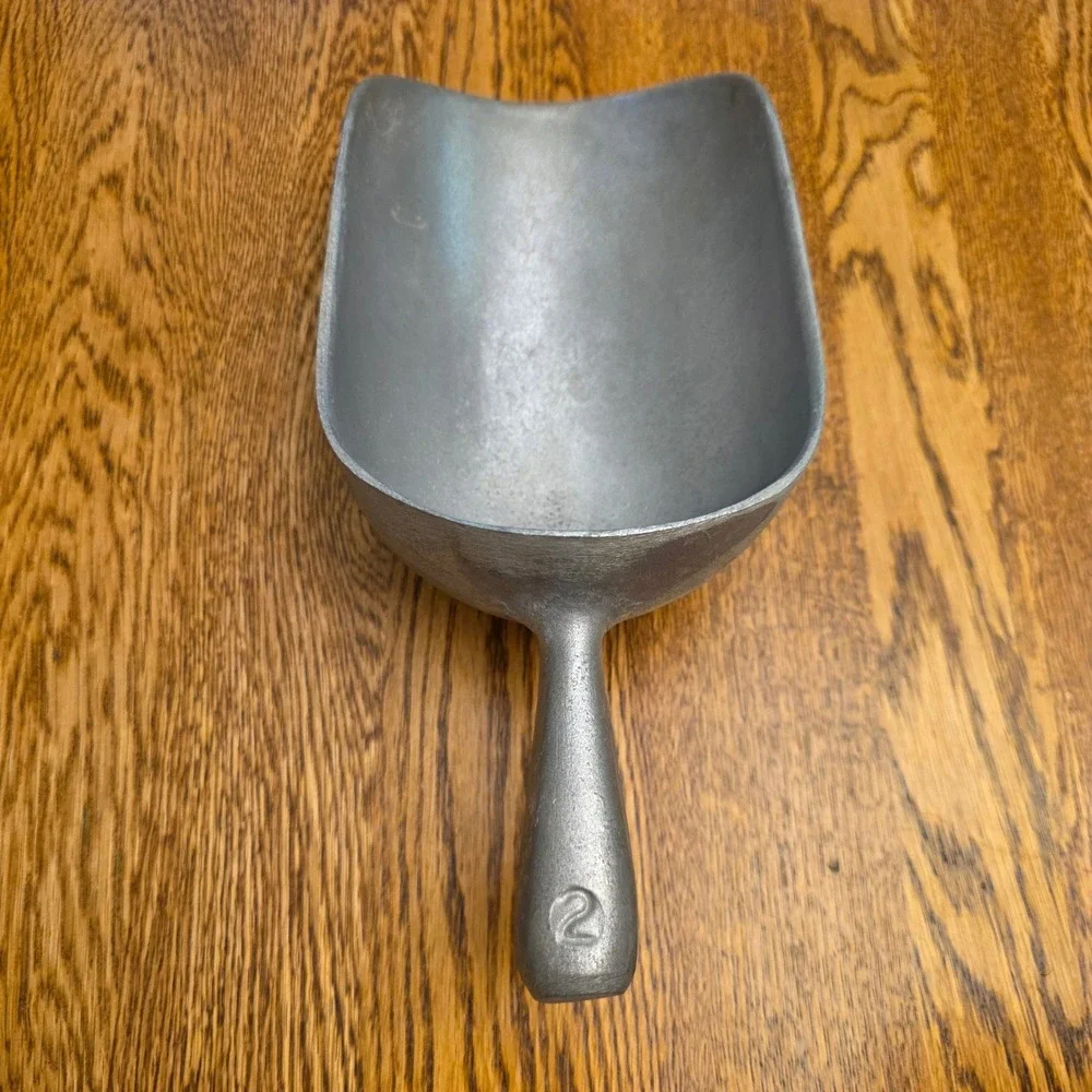 Vintage Oversized Cast Aluminum Utility Scoop Sz‎ 2 Silver Grain Ice Flour 8